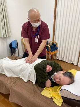 ５～１０分位の軽いマッサージを行います