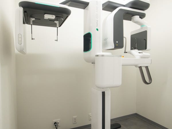 矯正用のレントゲンも撮影可能な高性能3次元CT「セファロ」も導入しています