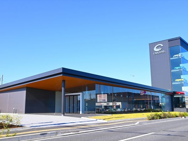 勤務いただく店舗です。最近は上尾市のシンボルとなりつつある5階建てタワーがひと際目立ちます！