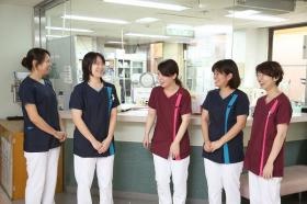 松尾内科病院 忙しい中和気あいあいと仕事しています。