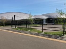 外観に特徴のある社屋です