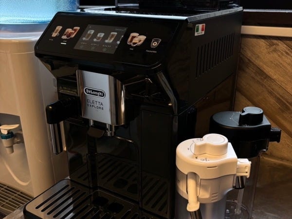 充実しているティータイム。最新デロンギで好きなコーヒー豆選んでゆったりお仕事してください！