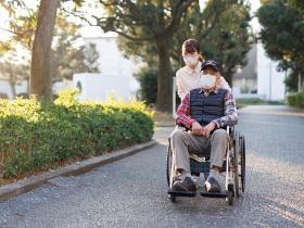 充実の研修制度あり！介護に真剣に向き合えます！