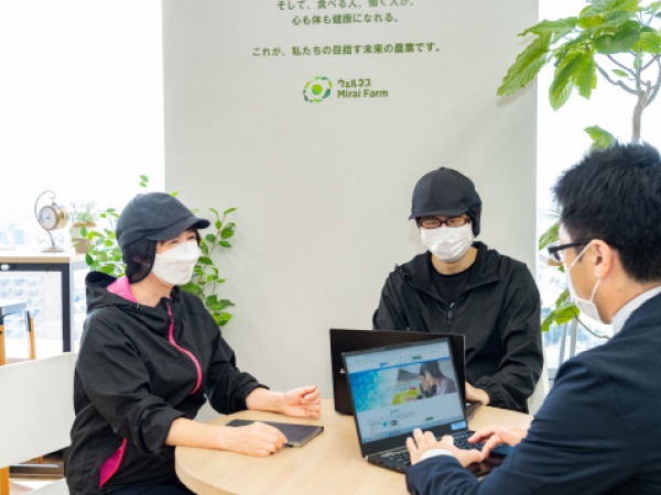 営業メンバーとも打ち合わせをしながら、チーム全体でこの事業を成功に導いています。