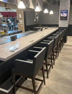 鉄板前カウンター席