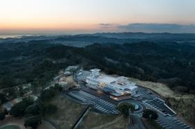 クラブハウス」