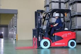 フォークリフト作業の様子