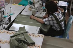 ミシン縫製作業 １
