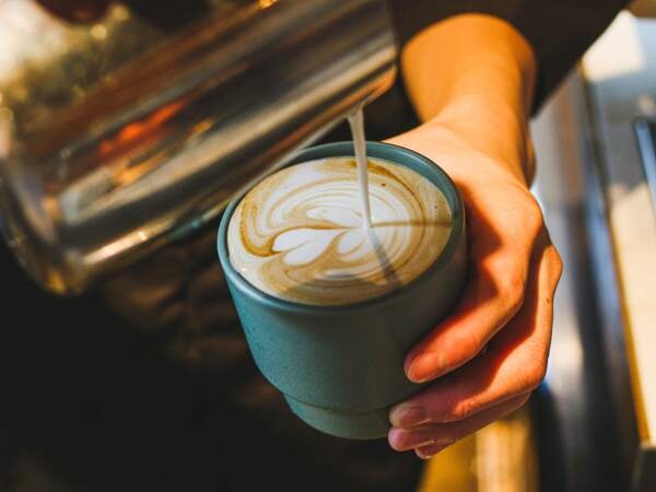 ホールスタッフ・接客や人と触れ合うことが好きな人・おいしいものを食べることが好きな人（飲食業界での勤務経験あり・向上心があり）