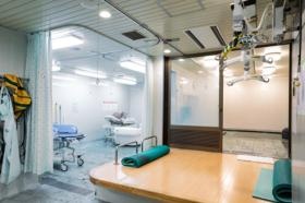 浴室は男女各２か所の計４か所あり、天井走行リフト完備