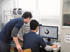 分からない時は先輩が横でしっかりサポート。安心。