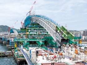 橋桁据付工事約４７５トン