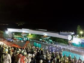 桁重量約４１０トンの据付工事