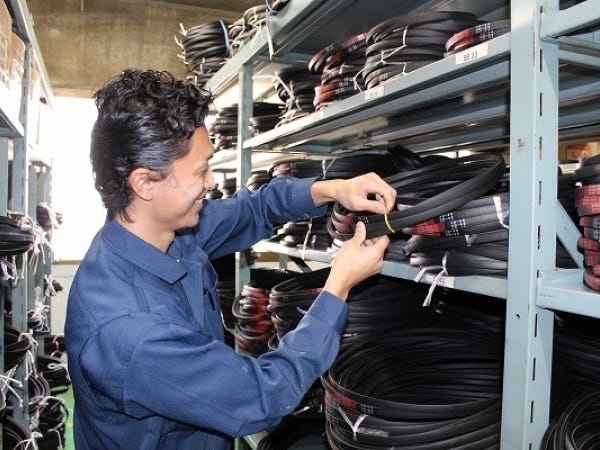 工業製品のピッキング作業