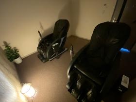 マッサージルーム（無料／２４ｈ利用可能）