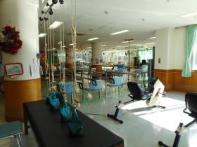 リハビリ室です。リハビリに励む利用者様を応援しています。