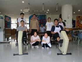 チームワーク抜群の仲間たちが仕事を教えます。