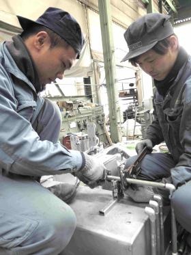 アルミ保持炉の組立。ライン作業にない多様性と充実感