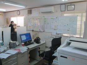 営業所内仕事風景