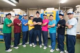 製造現場で働く社員たち