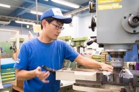 フライス盤加工の仕事風景