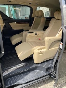 トヨタ アルファード車内です