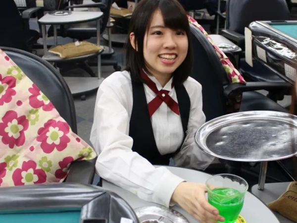 麻雀店サービススタッフ・ホールスタッフ・初めての就職（学歴不問・未経験OK）