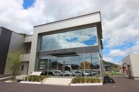 ２０２２年７月からの新社屋◎きれいな面談室は落ち着きます◎