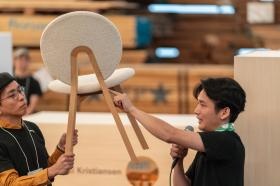 個展で開発した椅子を発表