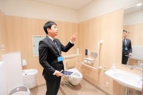 マネージャ―の業務風景（担当施設の品質点検）