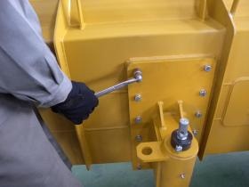 組付け業務を行いながら、除雪装置のノウハウを学びます