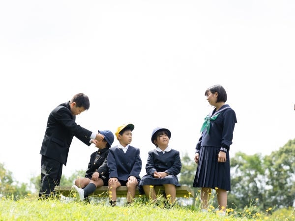 制服販売スタッフ・新入学生を応援する学生服販売スタッフ（刺繍や裁縫が得意な方大歓迎）