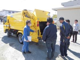 車輌整備に関する研修の様子
