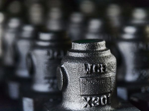 世の中に欠かせないバルブやその周辺装置を製造、販売しています。