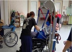 ノーリフトケアの推奨をしています（抱え上げない介護）