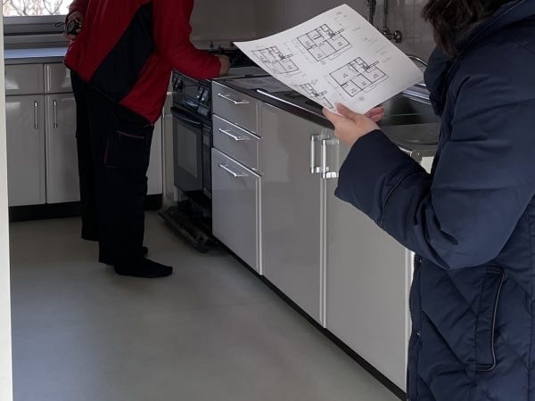 提携先の建築士と打ち合わせながら、リフォームの提案改善も重要な業務。