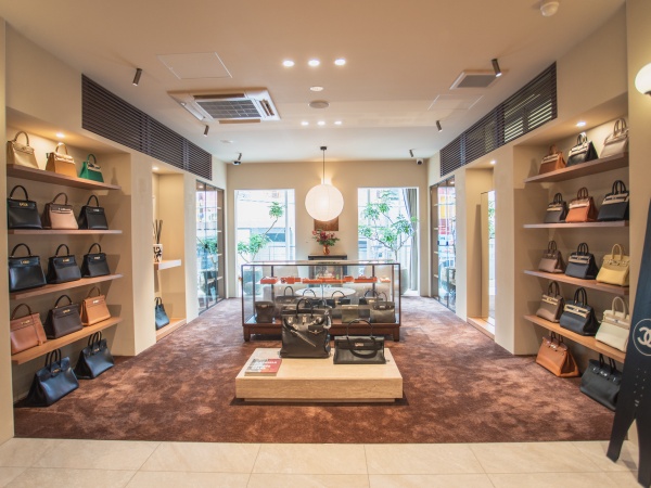 販売スタッフ・販売職・ヴィンテージブランド品販売