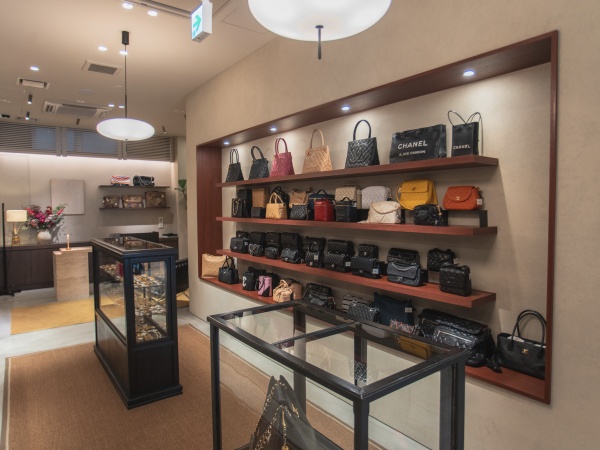 販売スタッフ・販売職・ヴィンテージブランド品販売