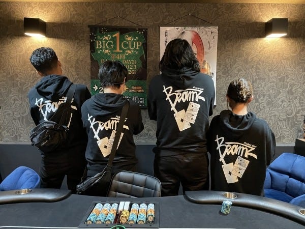 ホールスタッフ