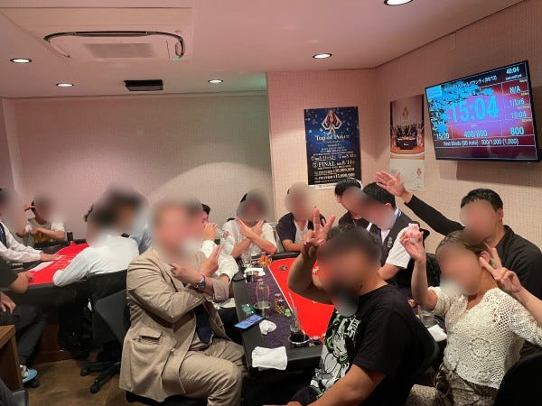 ホールスタッフ