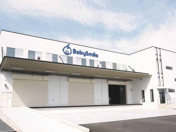 山口事業所の外観です。2018年設立のキレイな社屋です。