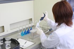 分析業務の仕事風景です。