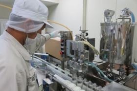 育毛剤製造風景１（詫間工場）