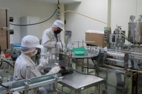 育毛剤製造風景２（詫間工場）