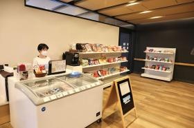 スタッフも利用できる売店があります