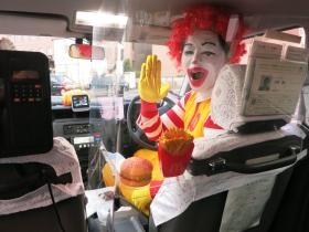 地域に笑顔を！ドライバー扮するハロウィンタクシー！（任意）