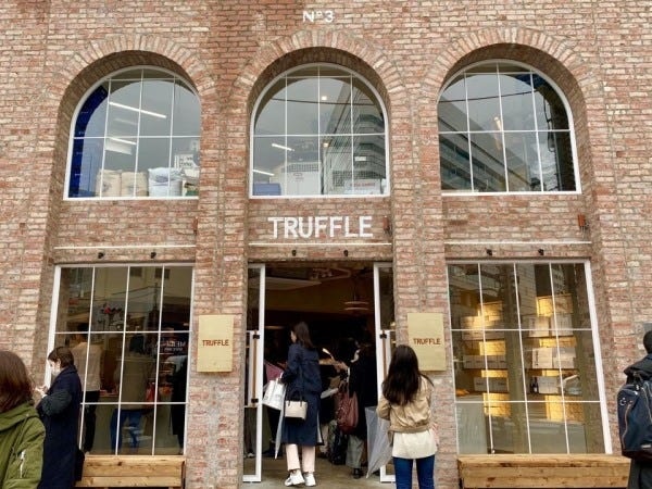 他店舗はオープン前から長蛇の列ができることも多々．．．。自慢のお店です！