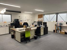 一人１つデスク有