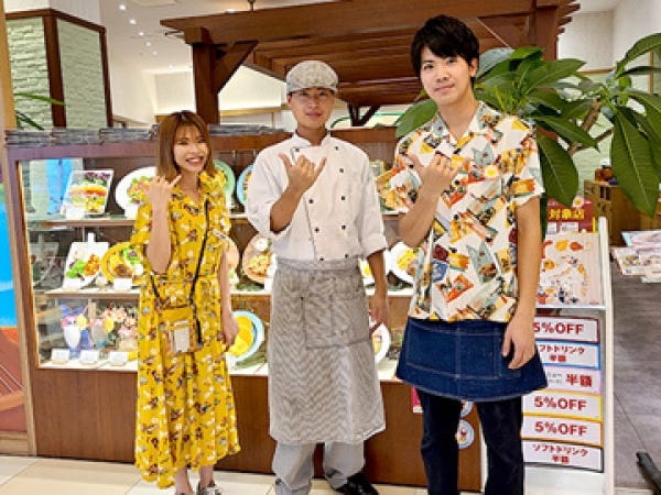 ホールスタッフ（経験不問）