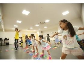 リズムに合わせて楽しくダンス キッズダンスインストラクター